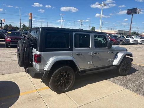 Used 2022 Jeep Wrangler Unlimited Sahara w/ Cold Weather Group AWD/4WD image 4