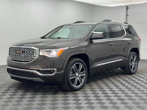 Used 2019 GMC Acadia Denali image 2