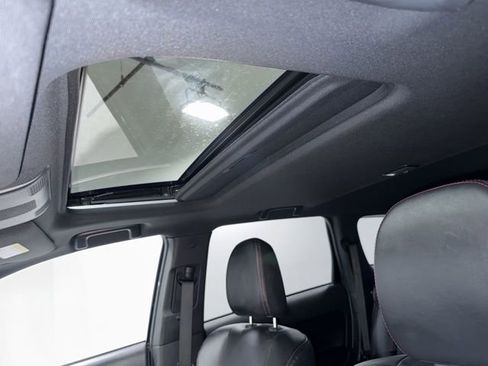 Used 2020 Mitsubishi Outlander SE image 2