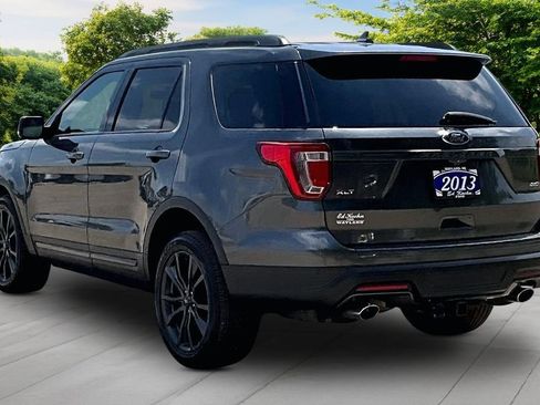 Used 2018 Ford Explorer XLT w/ XLT Appearance Package AWD/4WD image 2