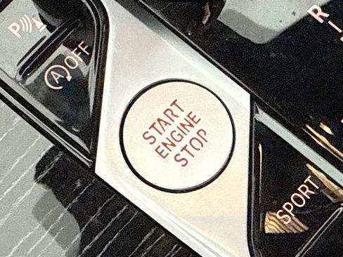 Used 2022 BMW X7 M50i image 37