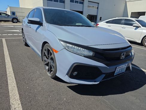 Used 2018 Honda Civic Sport Touring image 2