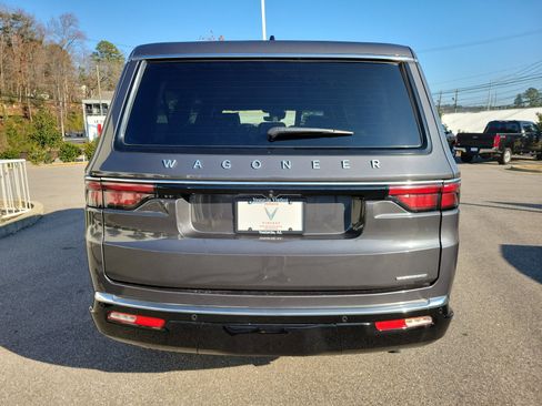Used 2024 Jeep Wagoneer L Series II image 6