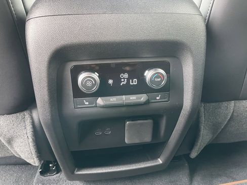 Used 2025 GMC Acadia AT4 w/ Luxury Package image 56