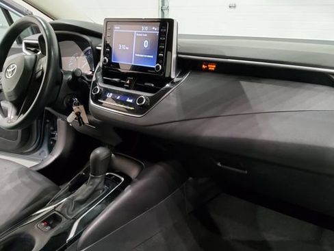 Used 2021 Toyota Corolla LE FWD image 17
