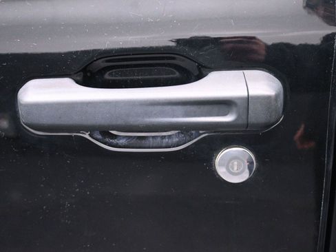 Used 2018 Jeep Wrangler Unlimited Sahara w/ Dual Top Group image 14