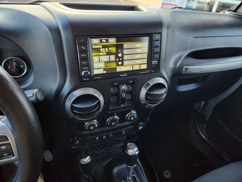 Used 2017 Jeep Wrangler Unlimited Sport image 32