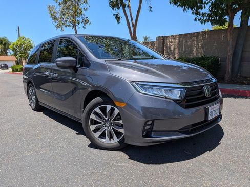 Used 2023 Honda Odyssey EX-L image 2