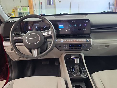 Used 2024 Hyundai Kona SEL AWD/4WD image 2