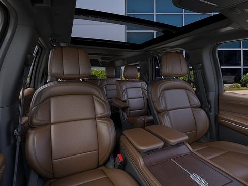 New 2026 Lincoln Navigator L Reserve AWD/4WD image 10