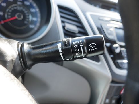 Used 2016 Hyundai Elantra SE image 30