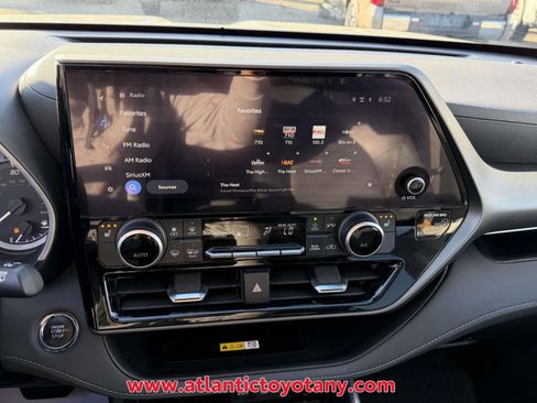 Used 2023 Toyota Highlander XLE AWD/4WD image 27