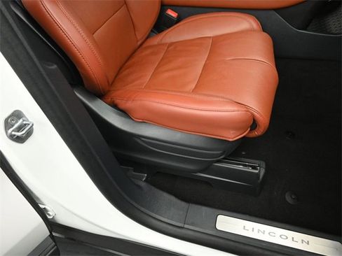 Certified 2025 Lincoln Aviator Reserve w/ Equipment Group 201A image 34