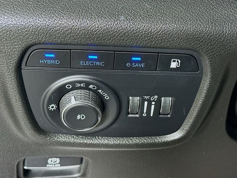 Used 2022 Jeep Grand Cherokee Limited 4xe image 17