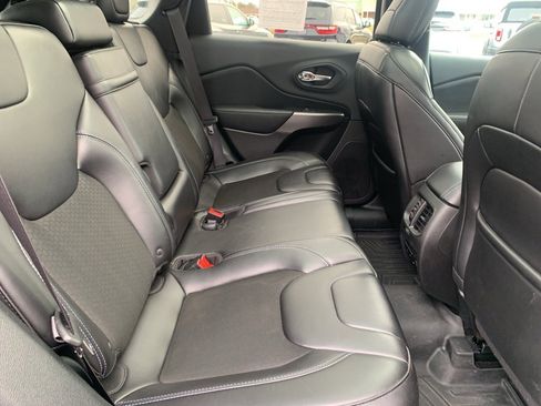 Used 2019 Jeep Cherokee Latitude Plus w/ Comfort/Convenience Group image 15