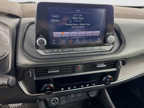 Used 2023 Nissan Rogue SV image 19