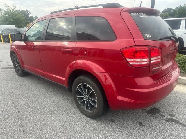 Used 2018 Dodge Journey SE w/ Connectivity Group FWD image 2