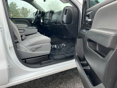 Used 2018 Chevrolet Silverado 1500 W/T w/ Trailering Package image 29