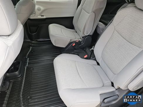 Used 2026 Toyota Sienna LE image 23