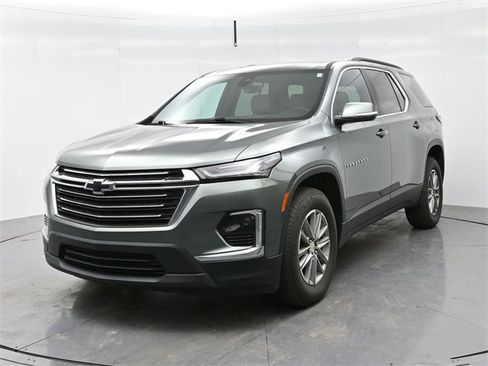 Used 2023 Chevrolet Traverse LT image 3