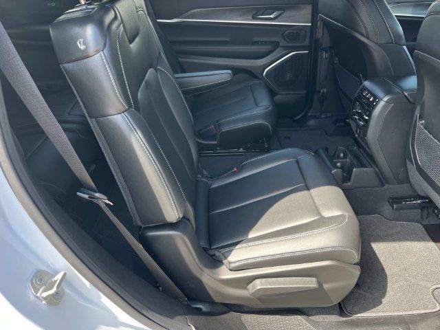Used 2025 Jeep Grand Cherokee L Limited w/ Black Appearance Package AWD/4WD image 19