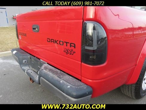 Used 2004 Dodge Dakota SXT 2dr Club Cab Rwd SB w/ Tire & Handling Group image 8