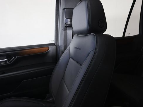 Used 2026 GMC Yukon Denali w/ Sun & Power Step Package image 40