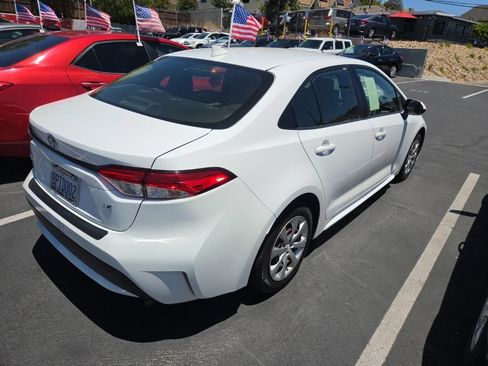 Used 2020 Toyota Corolla LE w/ Carpet Mat Package (TMS) FWD image 4