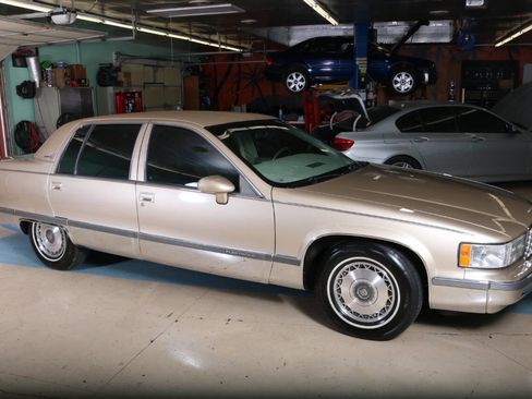 Used 1994 Cadillac Fleetwood Brougham RWD image 6