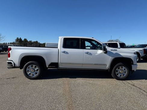 Used 2024 Chevrolet Silverado 2500 High Country w/ Z71 Off-Road Package image 5