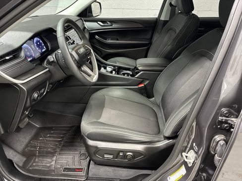 Used 2023 Jeep Grand Cherokee Laredo w/ Luxury Tech Group I AWD/4WD image 21