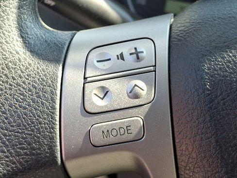 Used 2013 Toyota Corolla LE image 20