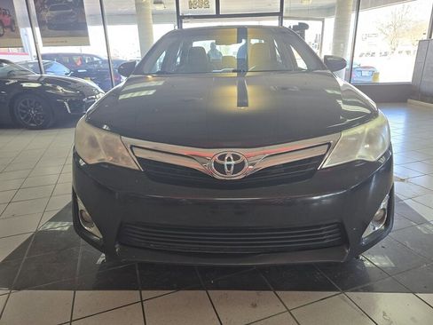 Used 2012 Toyota Camry XLE w/ Leather Pkg image 2