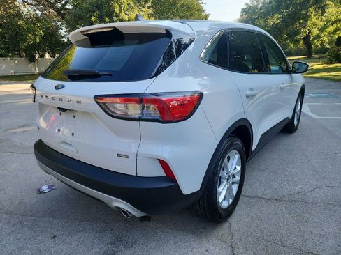 Used 2021 Ford Escape SE image 10