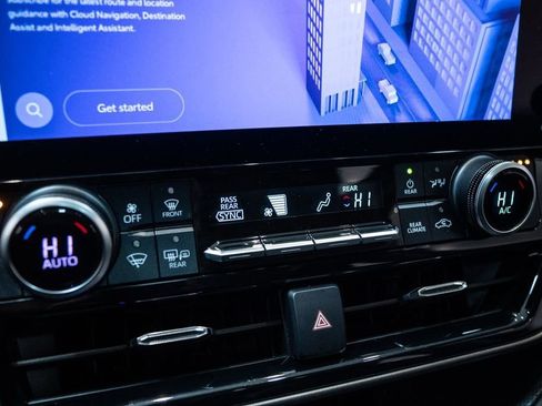 Certified 2024 Toyota Highlander XLE image 24