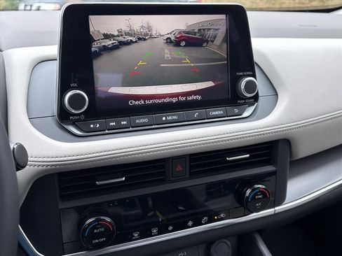 Certified 2025 Nissan Rogue SV image 11