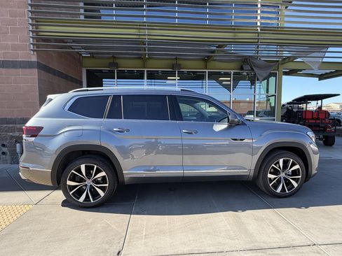 Used 2024 Volkswagen Atlas SEL Premium R-Line image 9