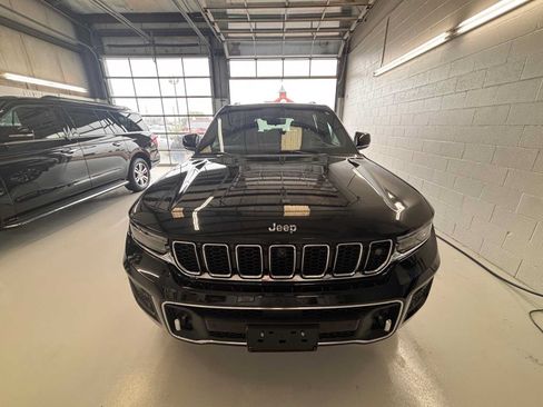 Certified 2023 Jeep Grand Cherokee Overland w/ Adv Protech Group III AWD/4WD image 3