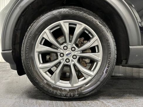 Used 2022 Ford Explorer XLT w/ Equipment Group 202A image 5