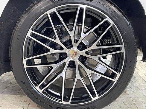 New 2026 Porsche Macan image 14
