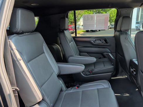Used 2025 GMC Yukon XL Denali AWD/4WD image 35
