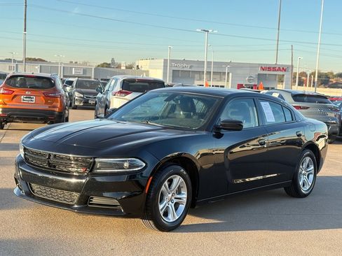 Used 2022 Dodge Charger SXT image 3