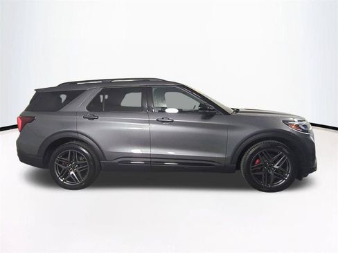 Used 2025 Ford Explorer ST AWD/4WD image 4