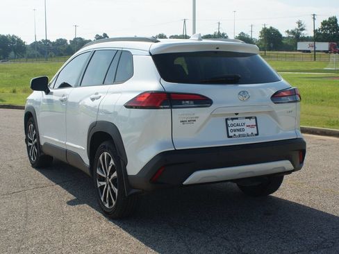 Used 2022 Toyota Corolla Cross XLE w/ Convenience Package FWD image 16