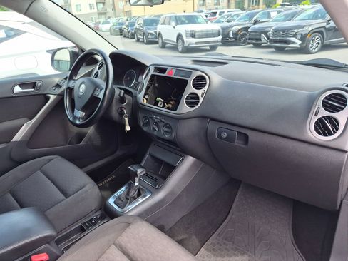 Used 2009 Volkswagen Tiguan SE AWD/4WD image 30