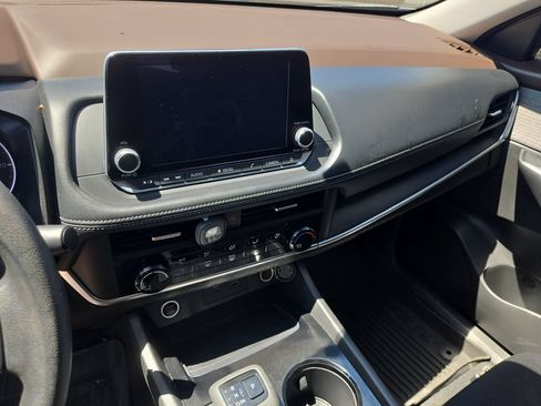 Used 2023 Nissan Rogue S FWD image 12