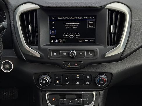 Used 2024 GMC Terrain SLE image 11