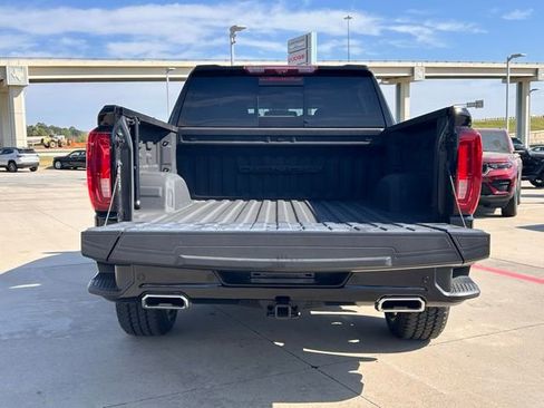 Used 2023 GMC Sierra 1500 Denali w/ Technology Package AWD/4WD image 10