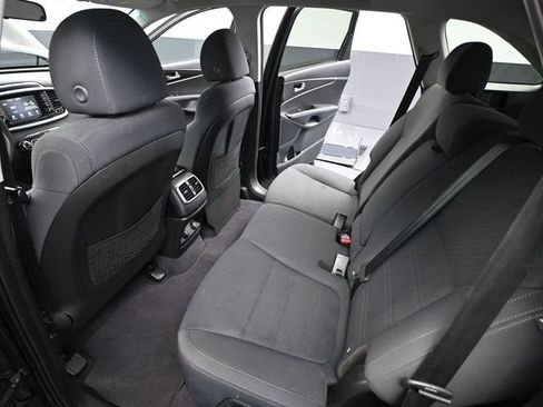 Used 2019 Kia Sorento AWD V6 image 32