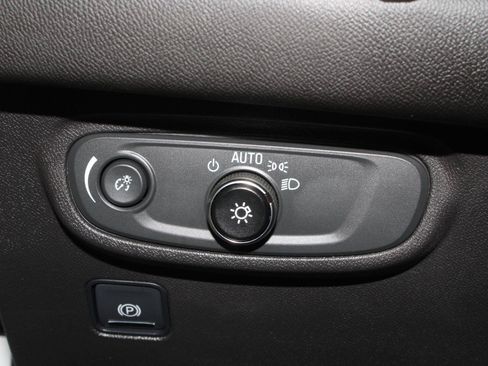 Used 2022 GMC Terrain SLE w/ GMC Pro Grade Package AWD/4WD image 10